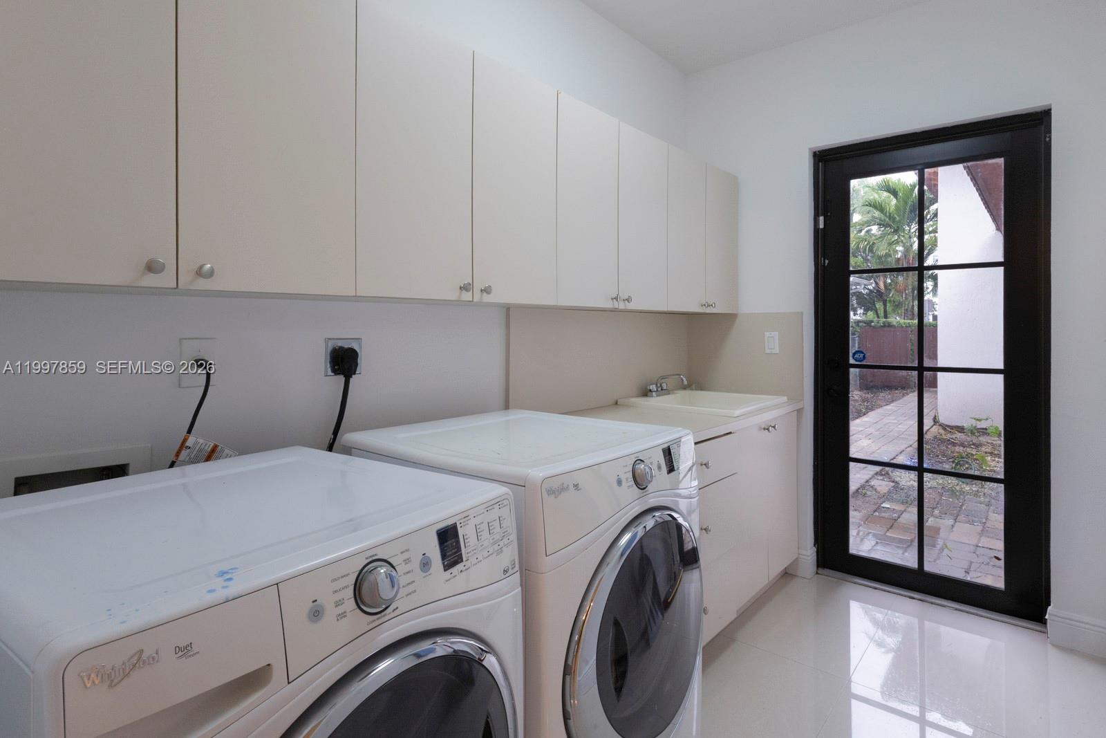 BRICKELL ESTATES - Residential Lease