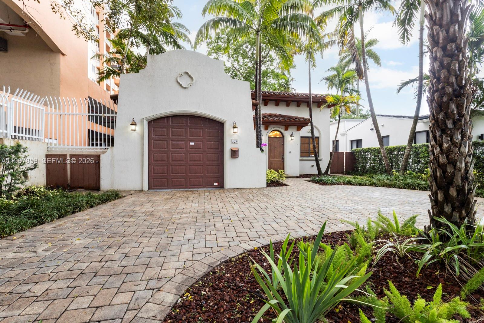 BRICKELL ESTATES - Residential Lease