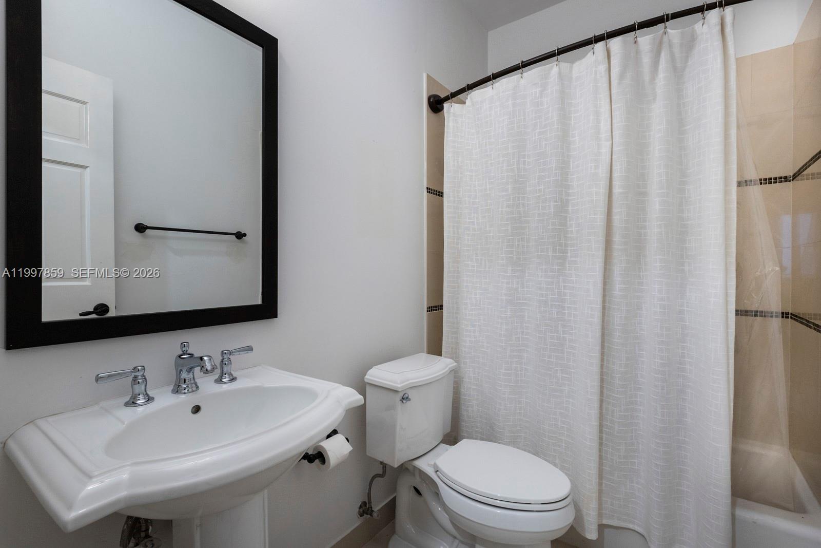 BRICKELL ESTATES - Residential Lease