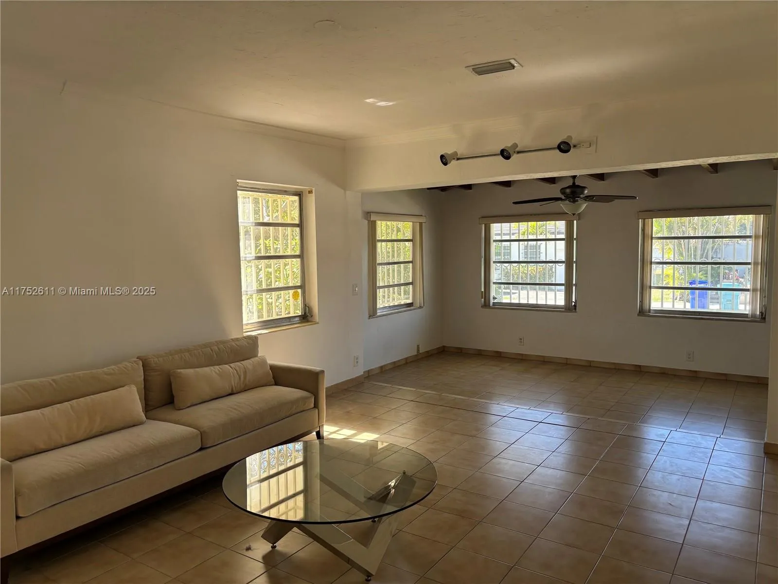 Miami, Florida 33145, United States, 4 Bedrooms Bedrooms, ,2 BathroomsBathrooms,Residential,Pending,77785