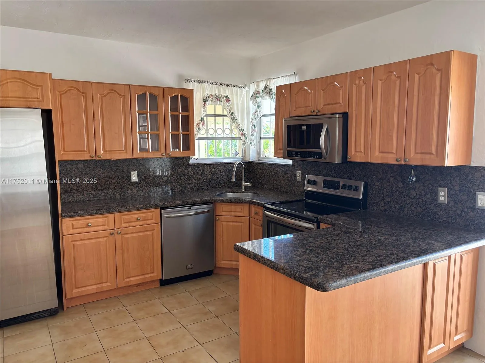 Miami, Florida 33145, United States, 4 Bedrooms Bedrooms, ,2 BathroomsBathrooms,Residential,Pending,77785