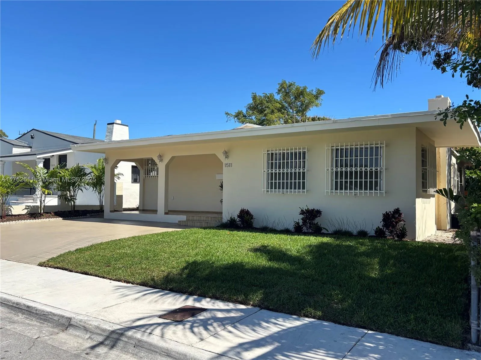 Miami, Florida 33145, United States, 4 Bedrooms Bedrooms, ,2 BathroomsBathrooms,Residential,Pending,77785