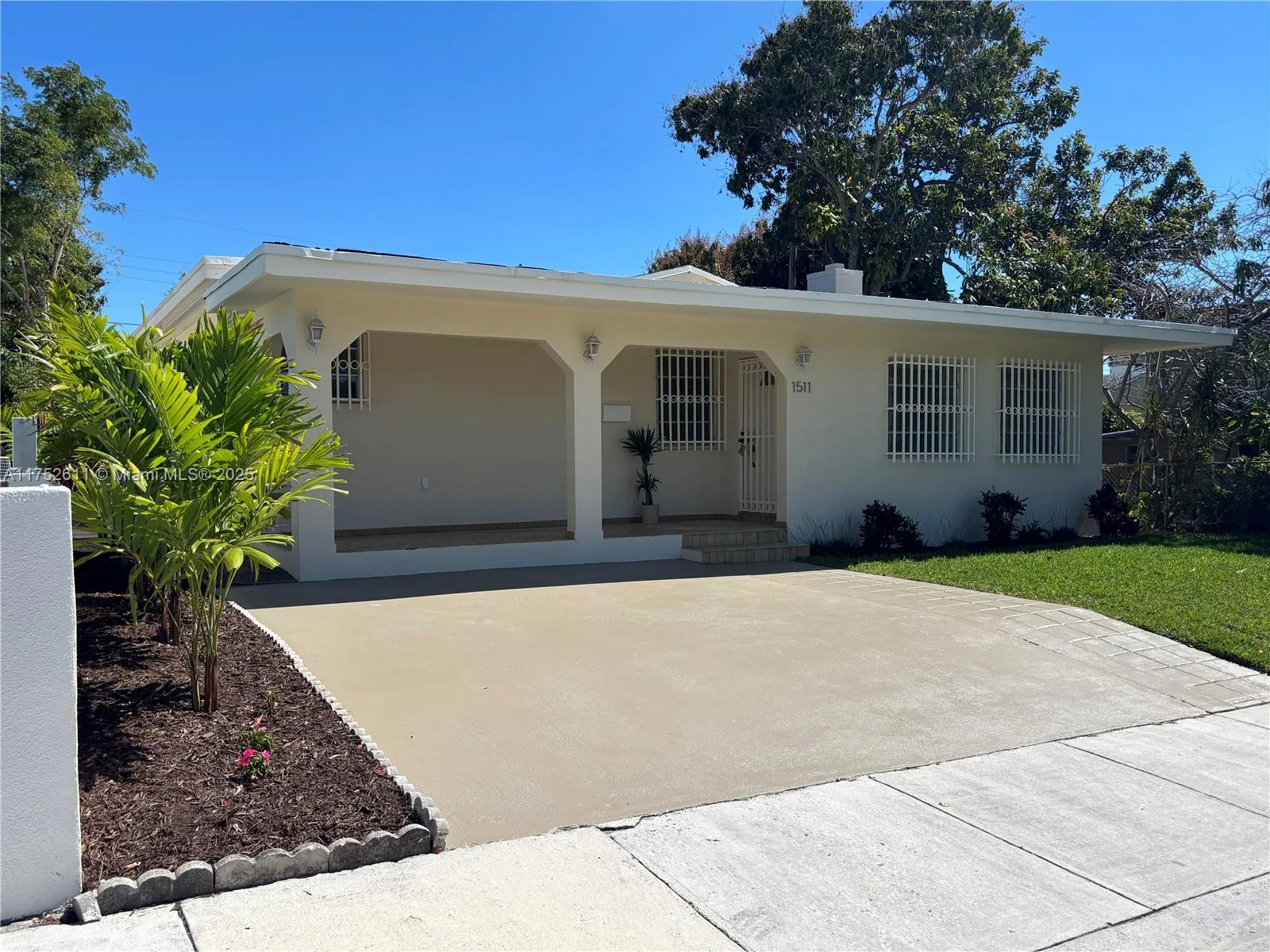 Miami, Florida 33145, United States, 4 Bedrooms Bedrooms, ,2 BathroomsBathrooms,Residential,Pending,77785