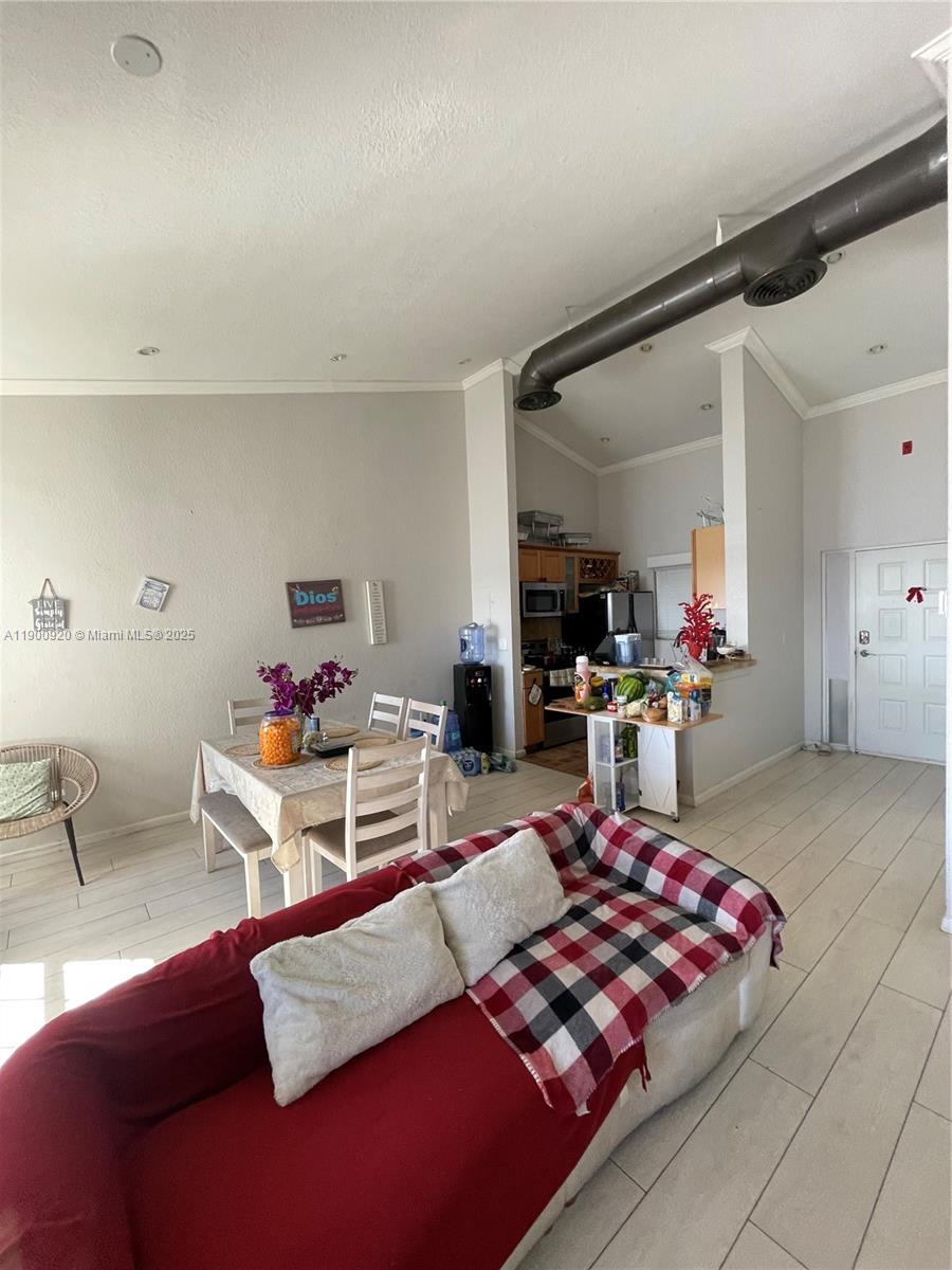 LAKEVIEW CLUB CONDO - Residential Lease