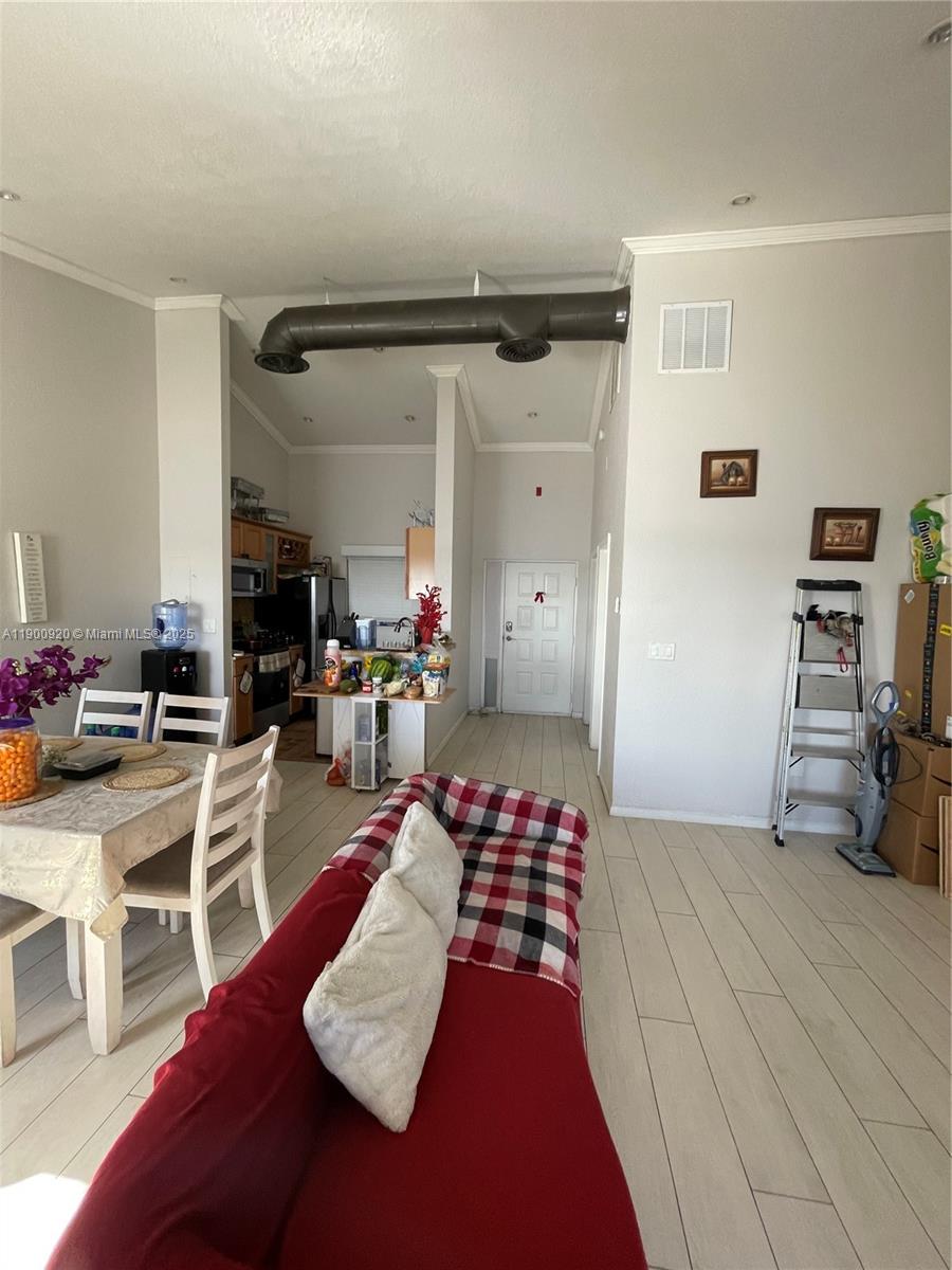 LAKEVIEW CLUB CONDO - Residential Lease