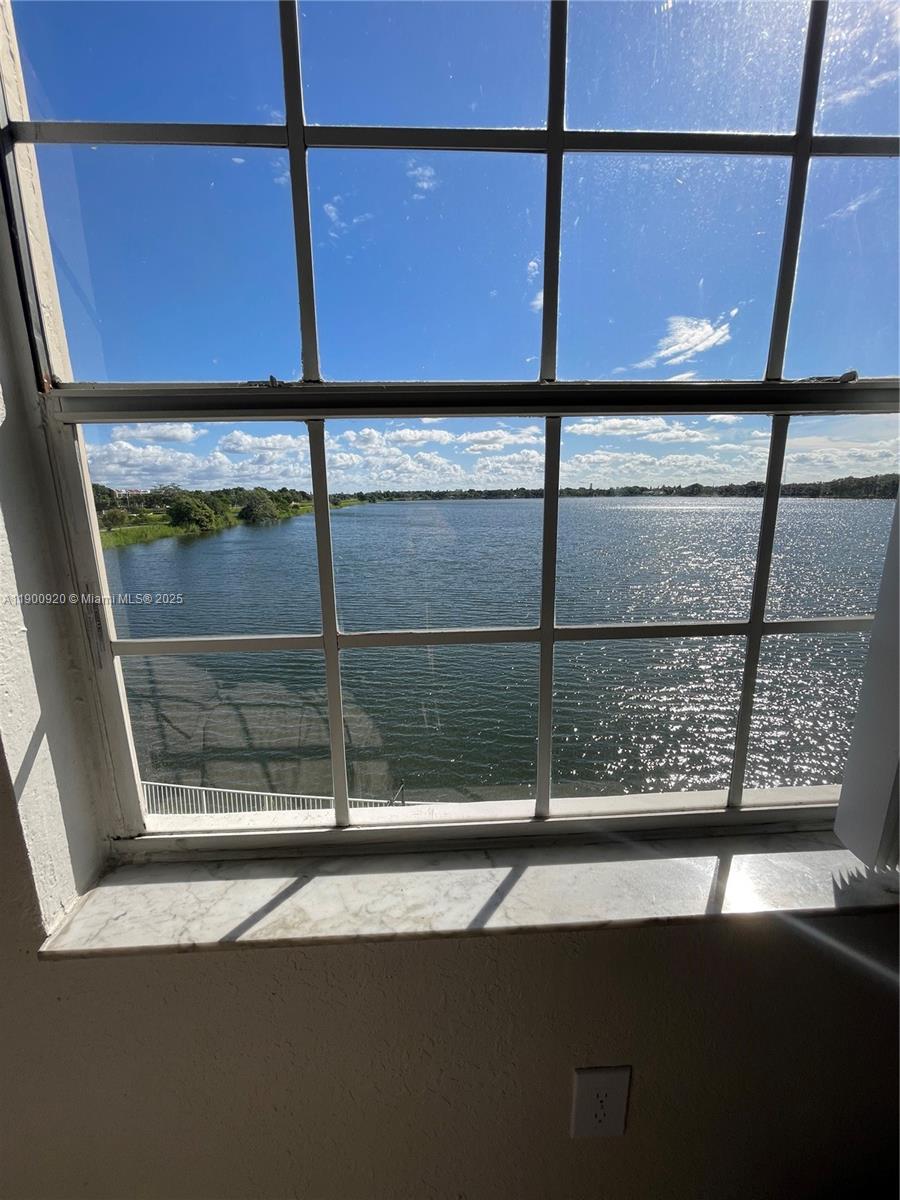 LAKEVIEW CLUB CONDO - Residential Lease