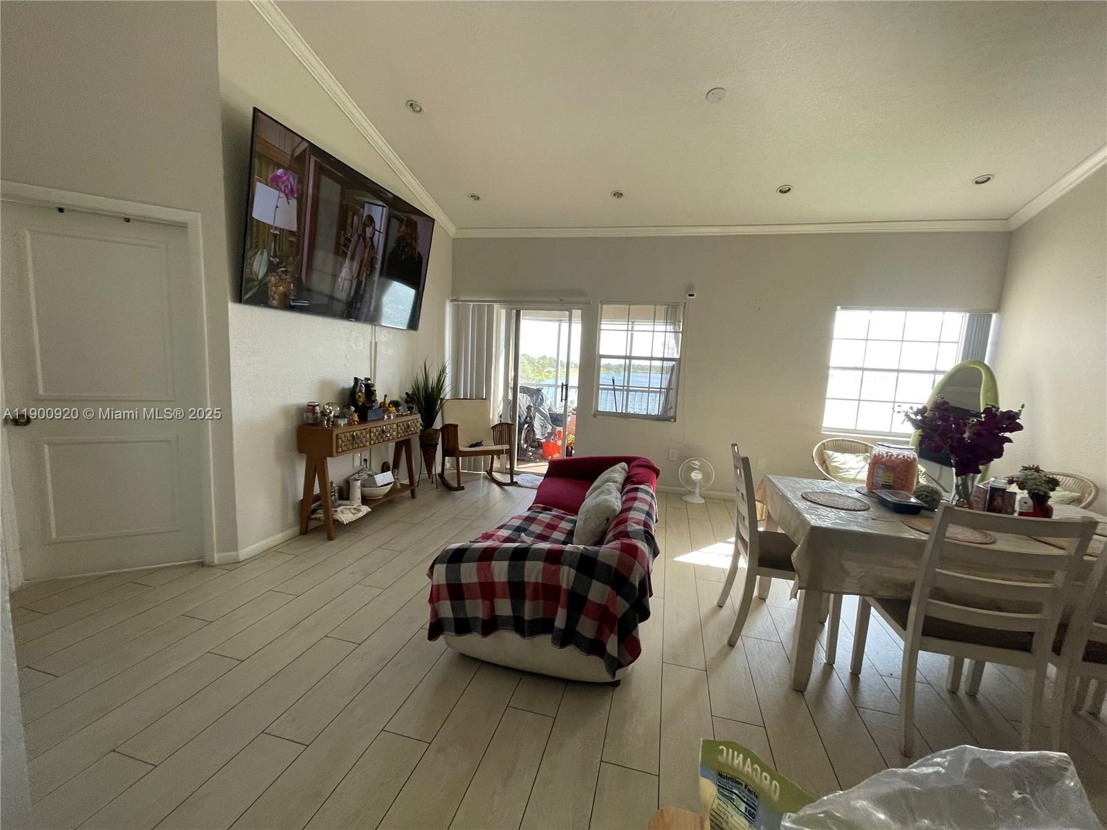 LAKEVIEW CLUB CONDO - Residential Lease