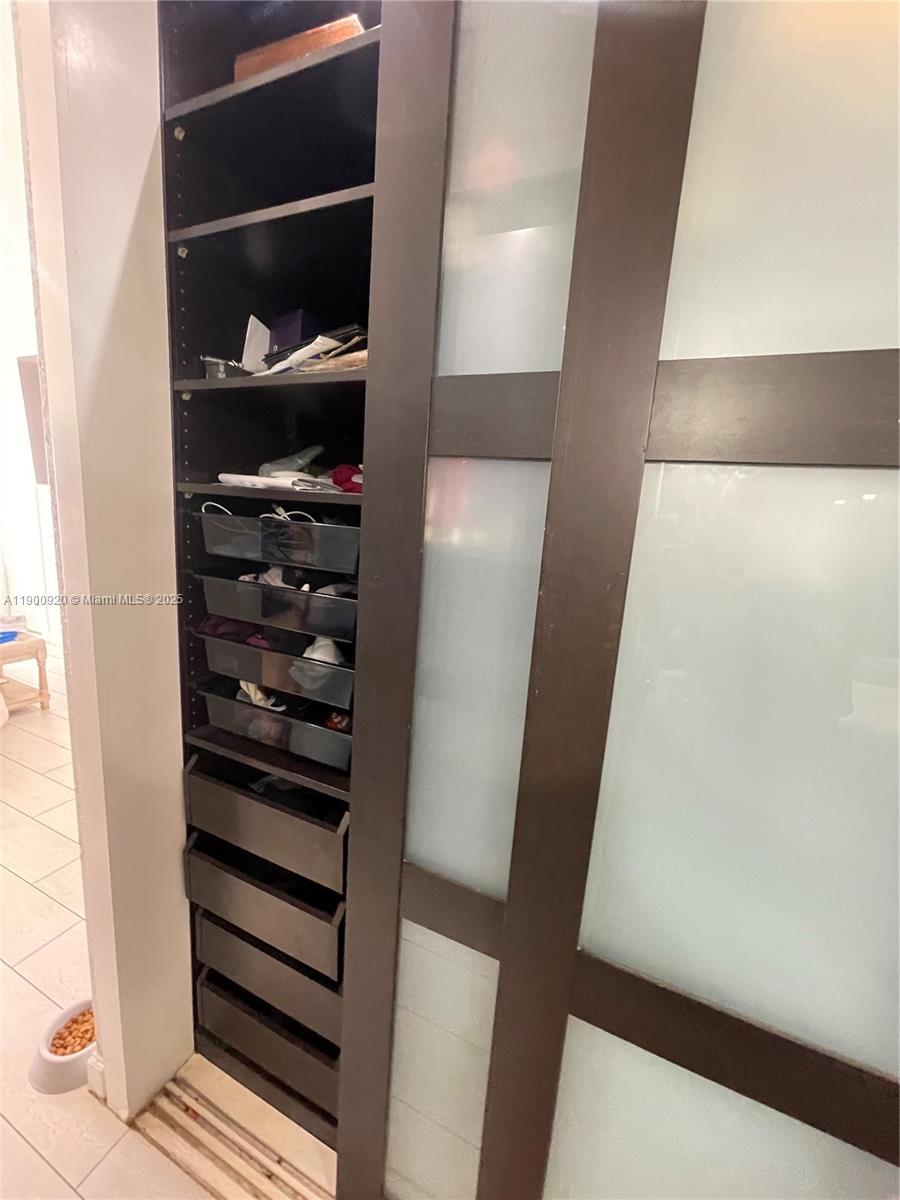 LAKEVIEW CLUB CONDO - Residential Lease