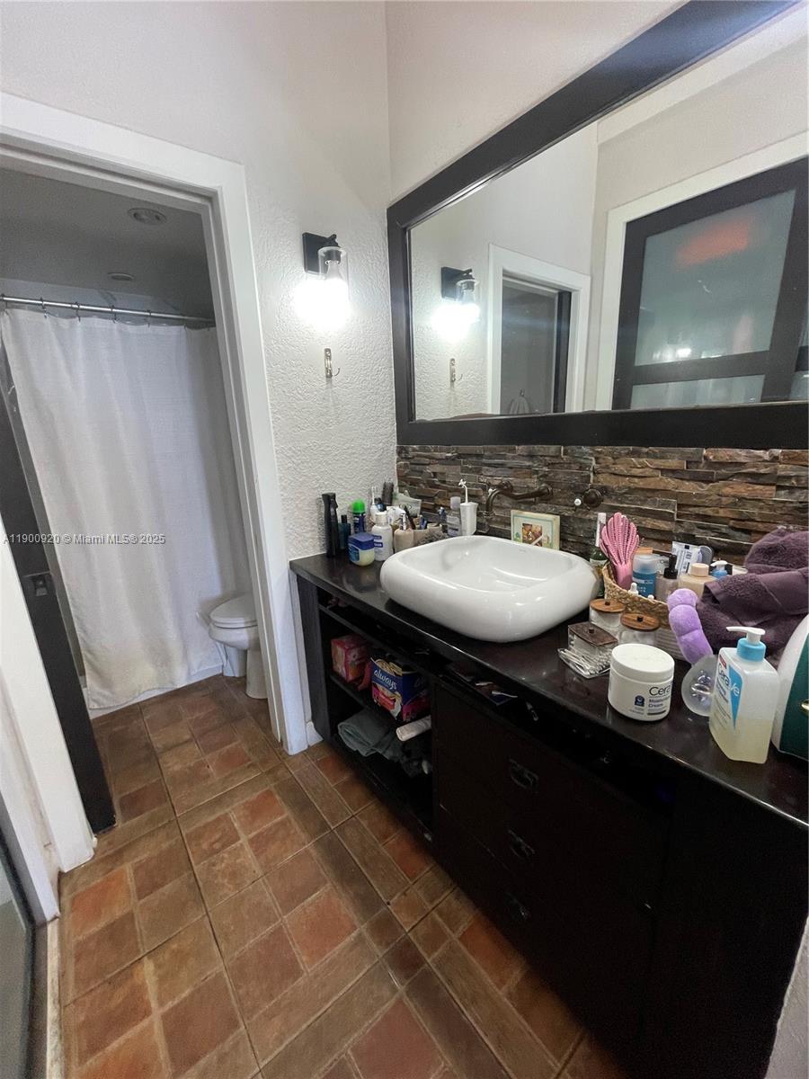 LAKEVIEW CLUB CONDO - Residential Lease