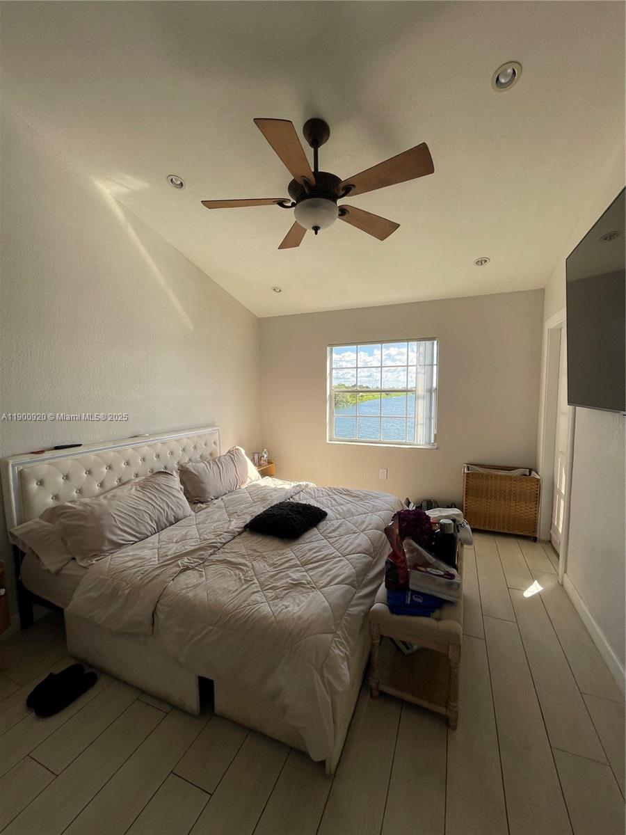 LAKEVIEW CLUB CONDO - Residential Lease