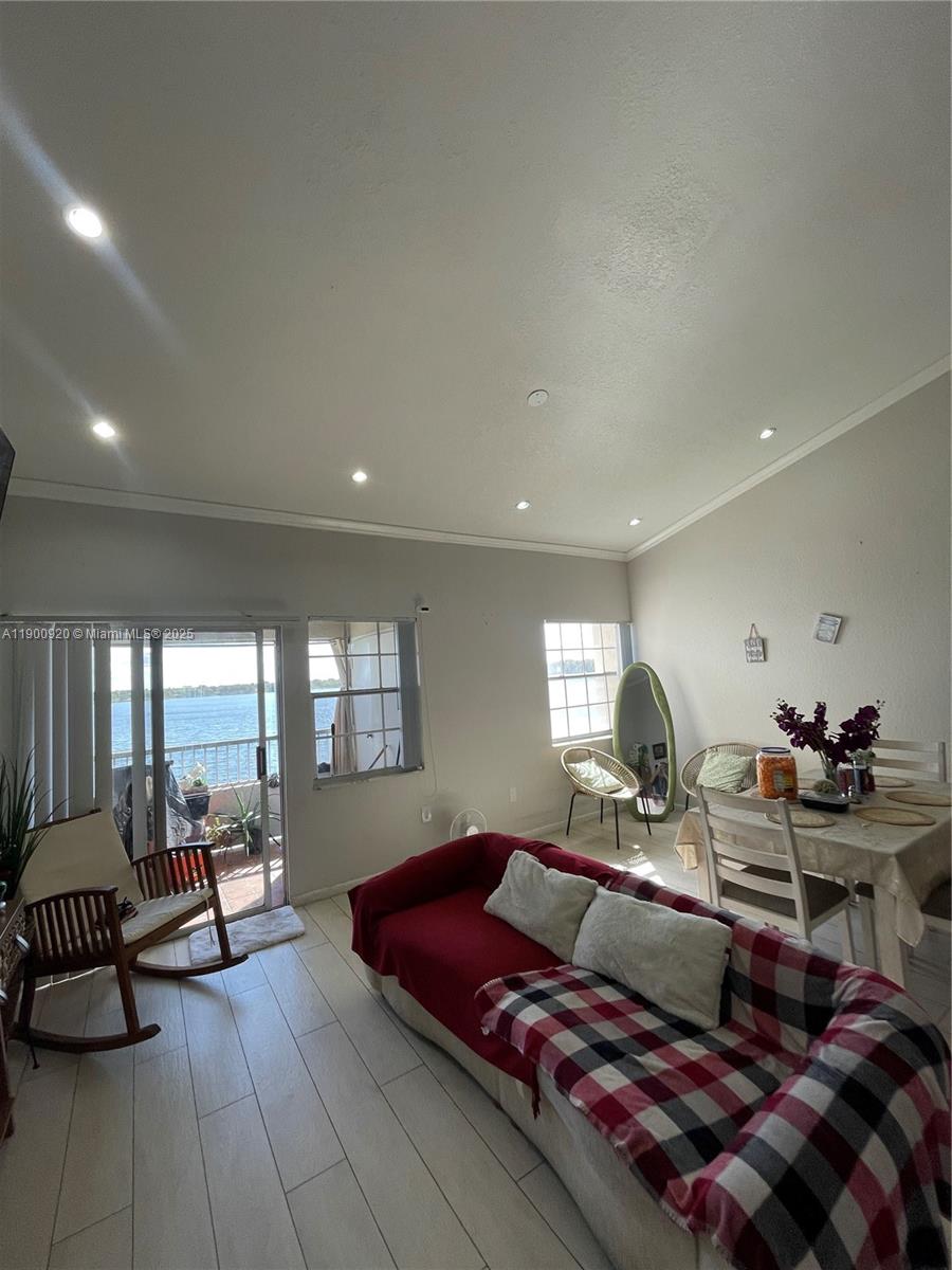 LAKEVIEW CLUB CONDO - Residential Lease