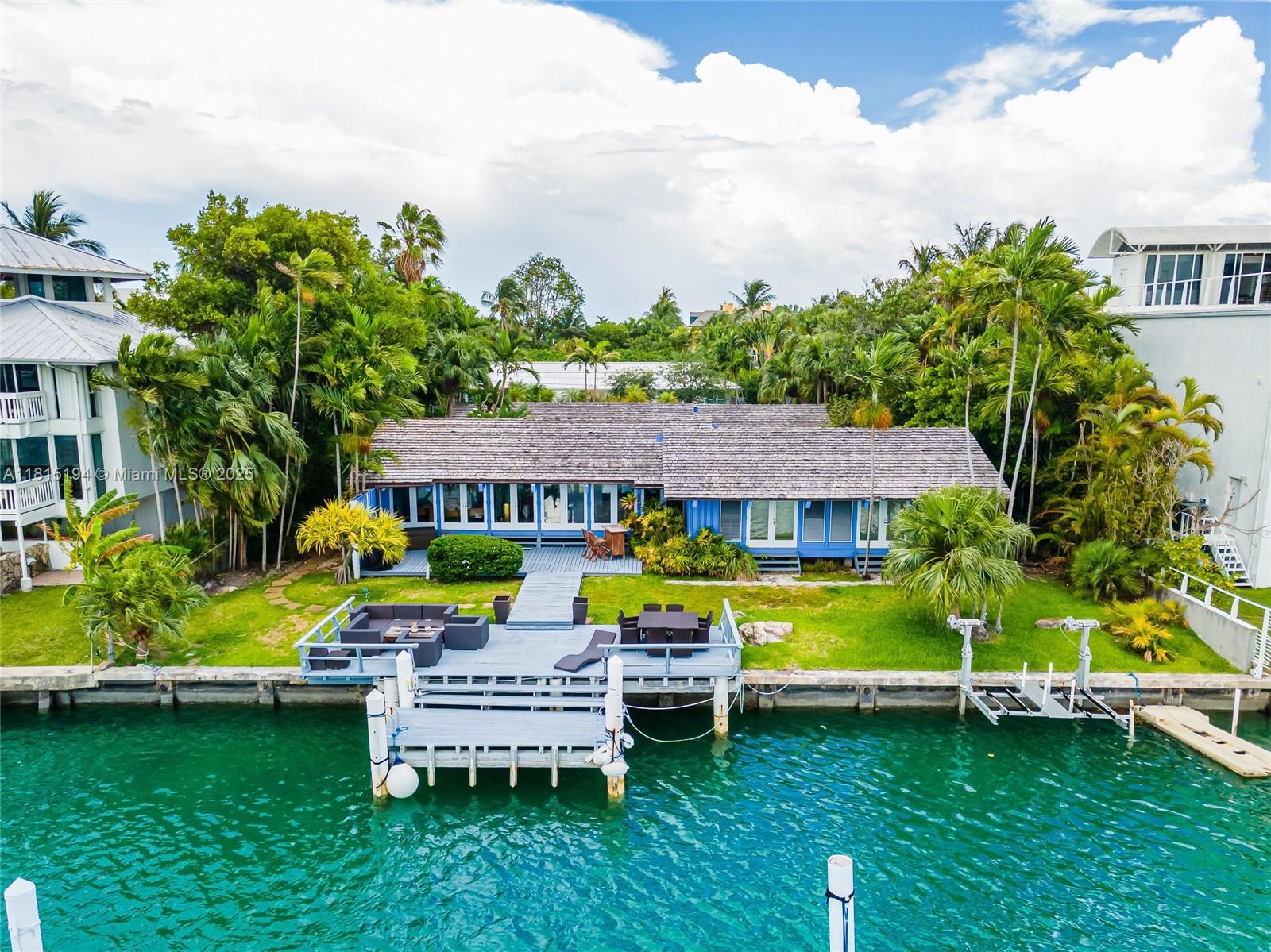 699 N Mashta Dr, Key Biscayne, Miami-Dade County, Florida - 4 Bedrooms  
5 Bathrooms - 