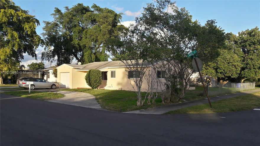 4/2 updated corner house,great backyard,spacious interior living areas, full of light,tile floors,brand new bathrooms,Brand new kitchen with granite counter top ,Brand New stainless steel appliances, laundry room,One car garage, ready to move in.