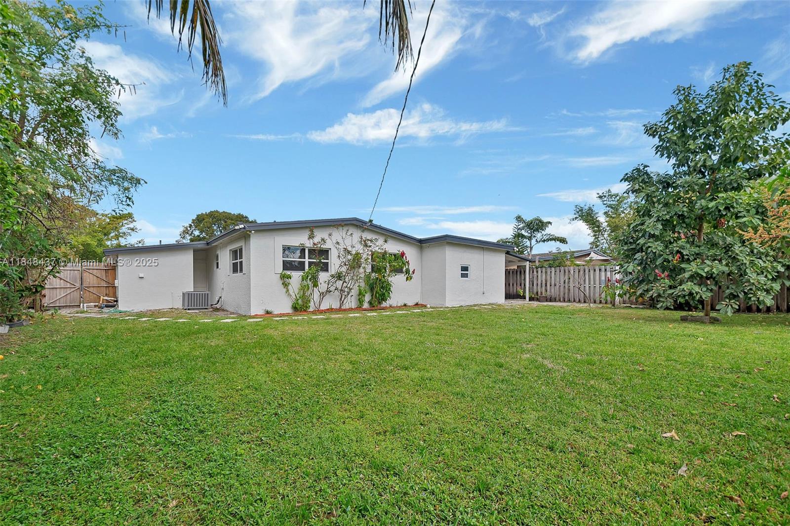 LLOYD ESTATES ADD CORR PL - Residential