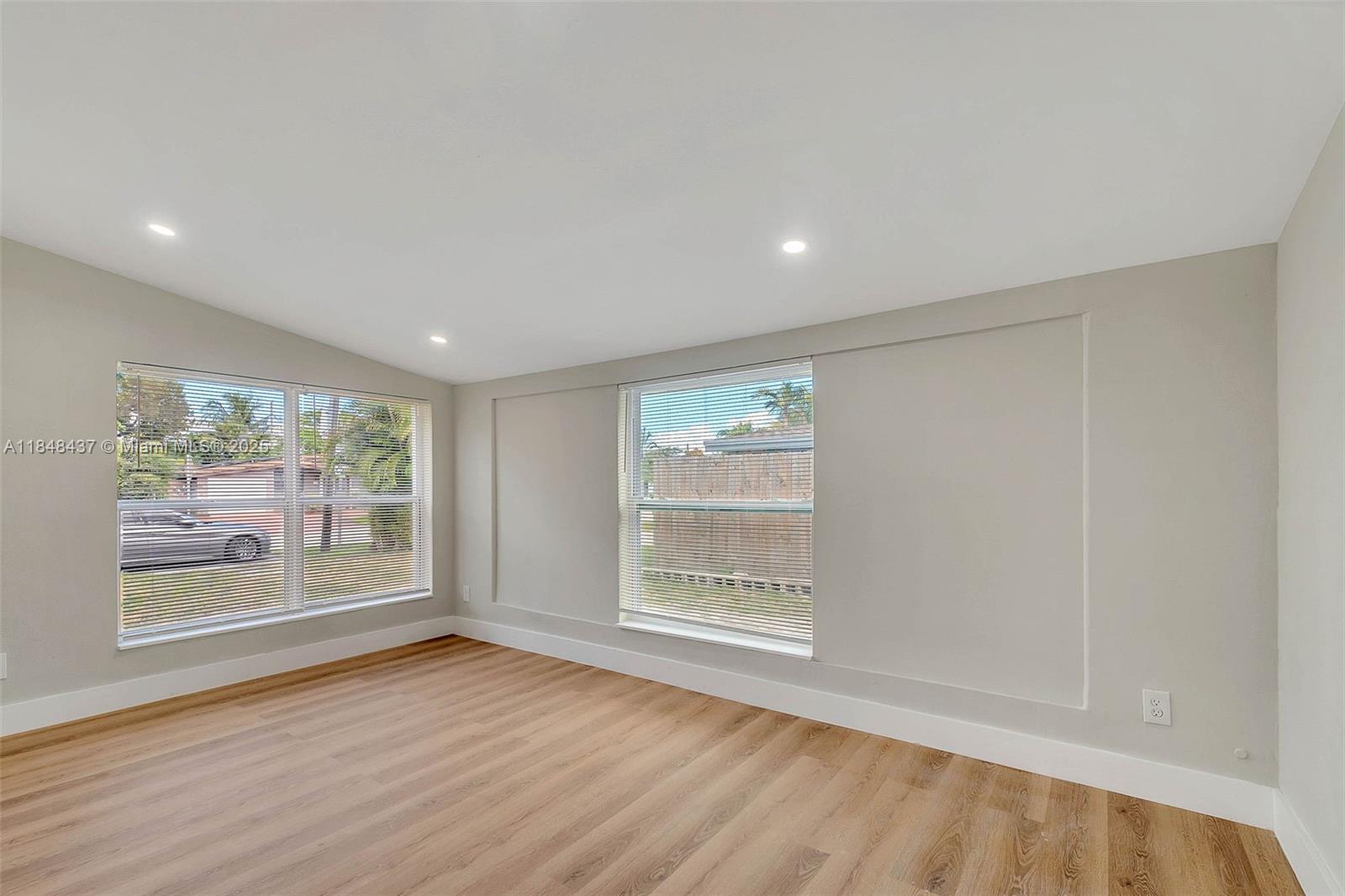 LLOYD ESTATES ADD CORR PL - Residential