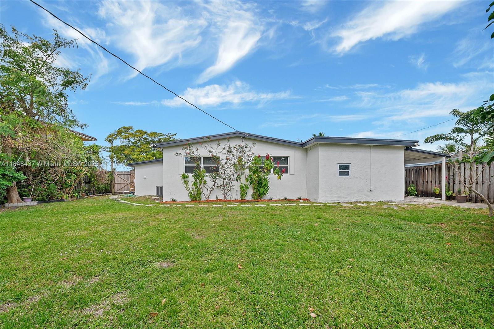 LLOYD ESTATES ADD CORR PL - Residential