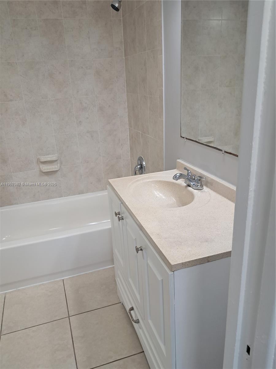 FOUNTAINVIEW CONDO - Residential Lease