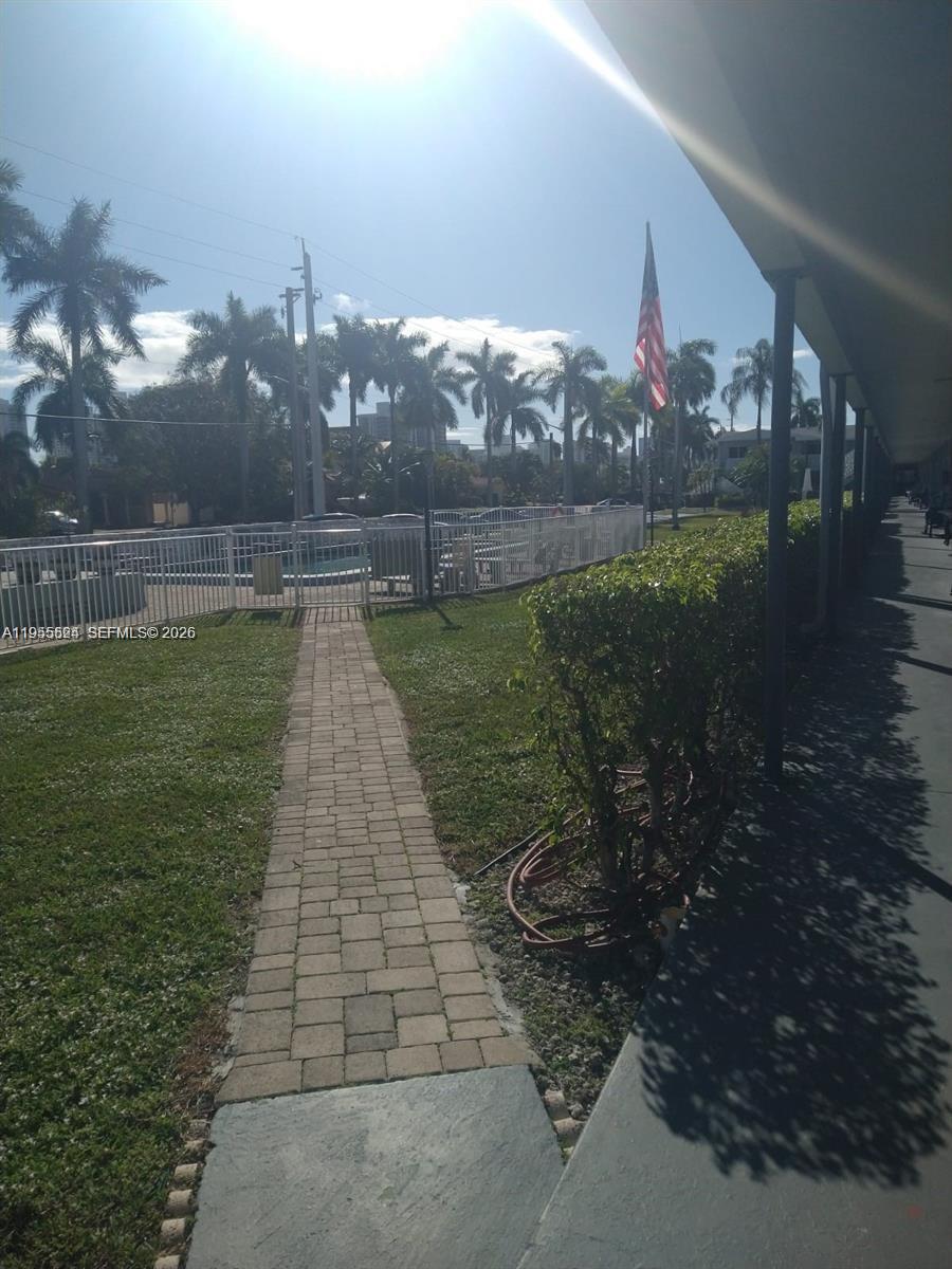 PASADENA GARDEN APARTMENT - Residential