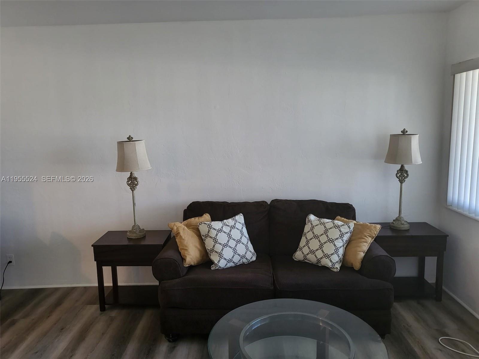 PASADENA GARDEN APARTMENT - Residential