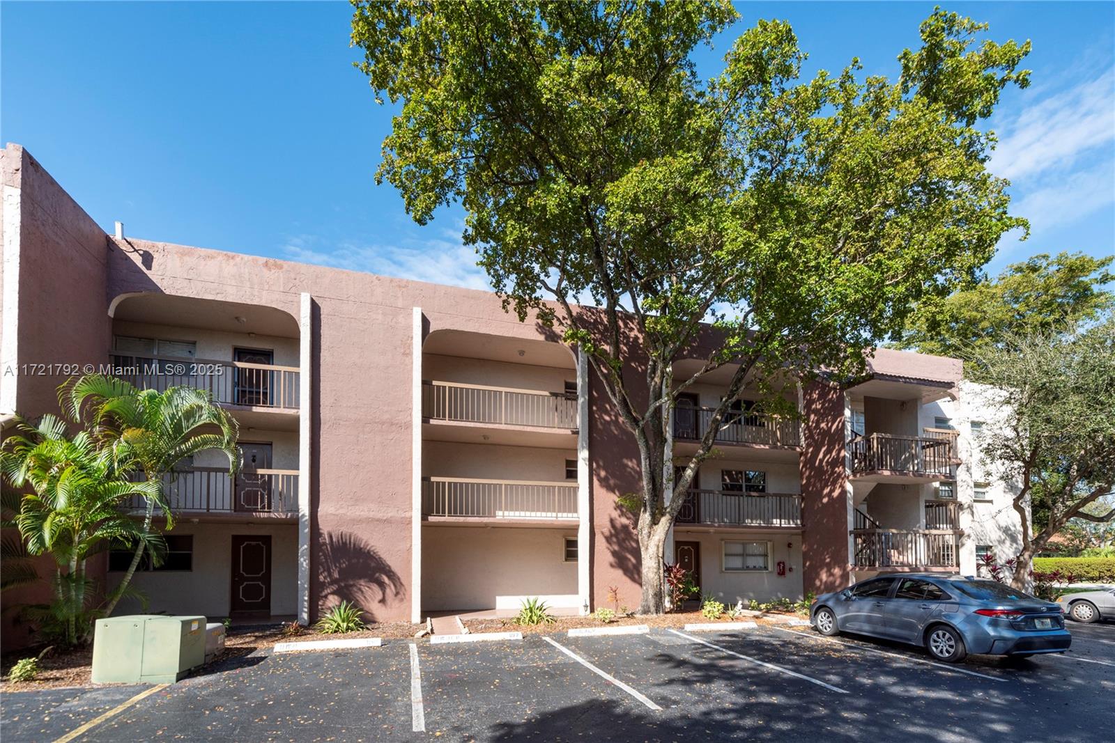 NOVA GARDENS CONDO - Residential
