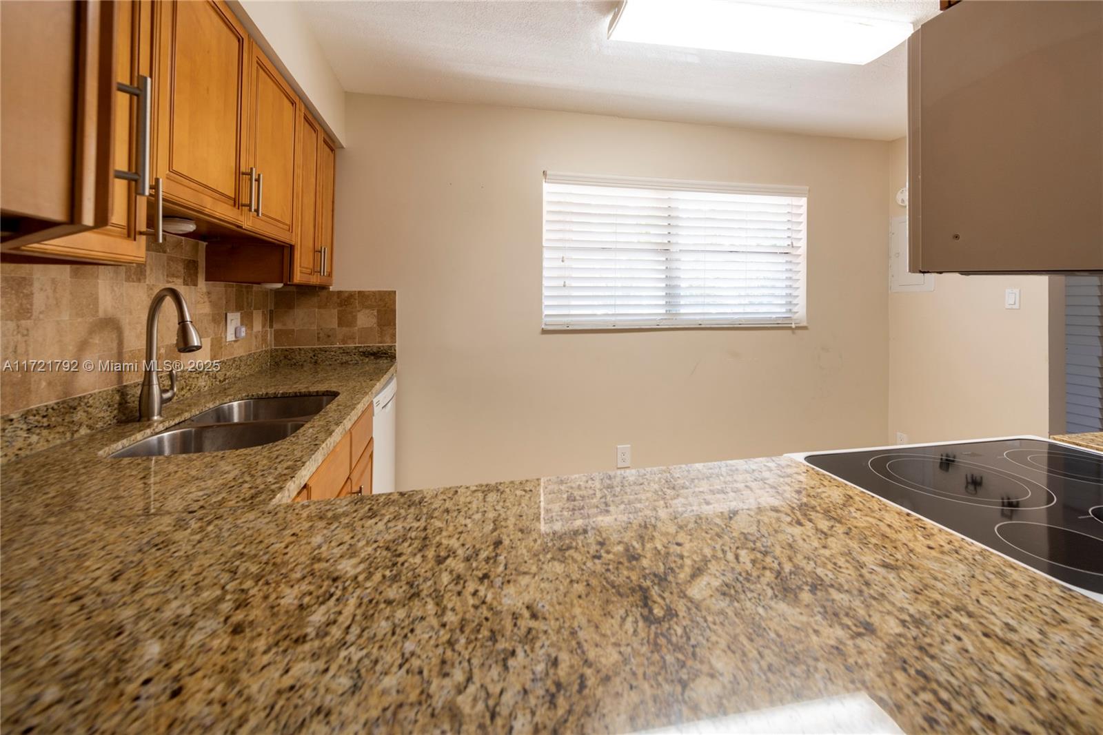 NOVA GARDENS CONDO - Residential