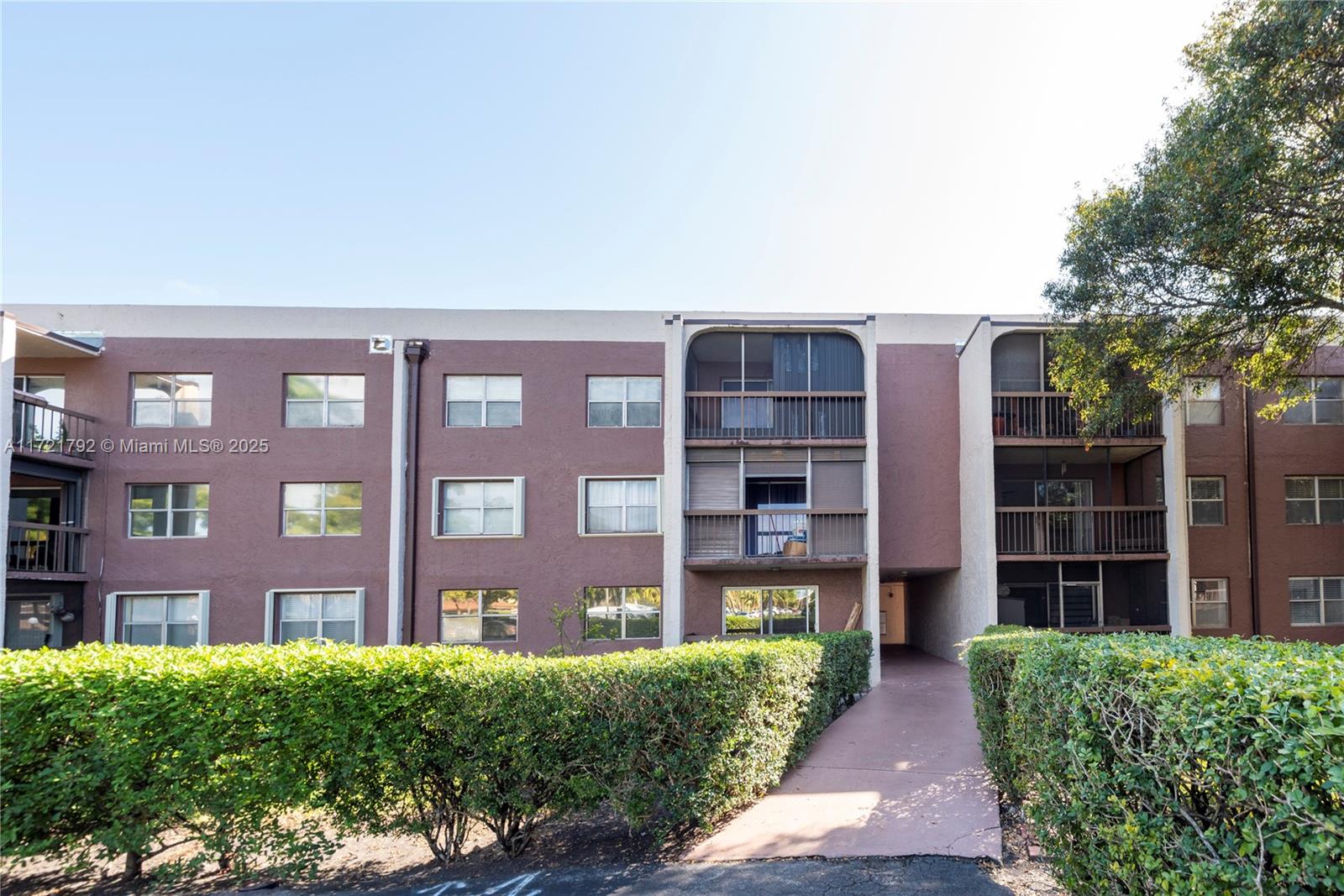 NOVA GARDENS CONDO - Residential