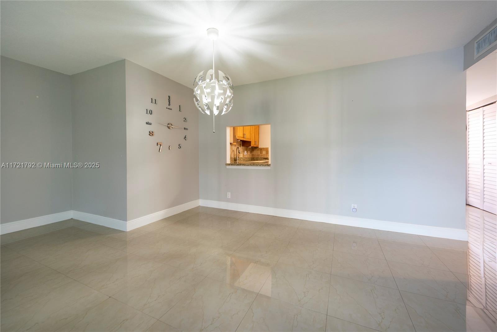 NOVA GARDENS CONDO - Residential