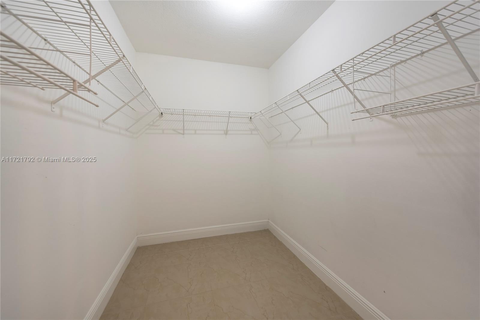 NOVA GARDENS CONDO - Residential