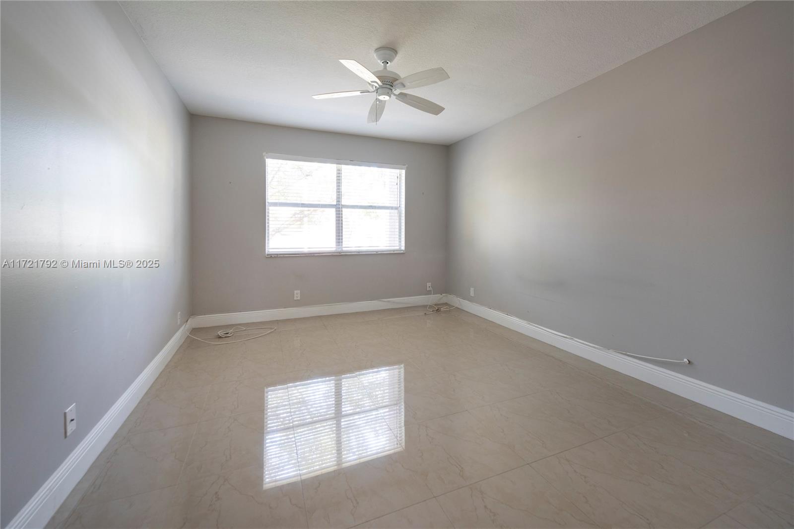 NOVA GARDENS CONDO - Residential
