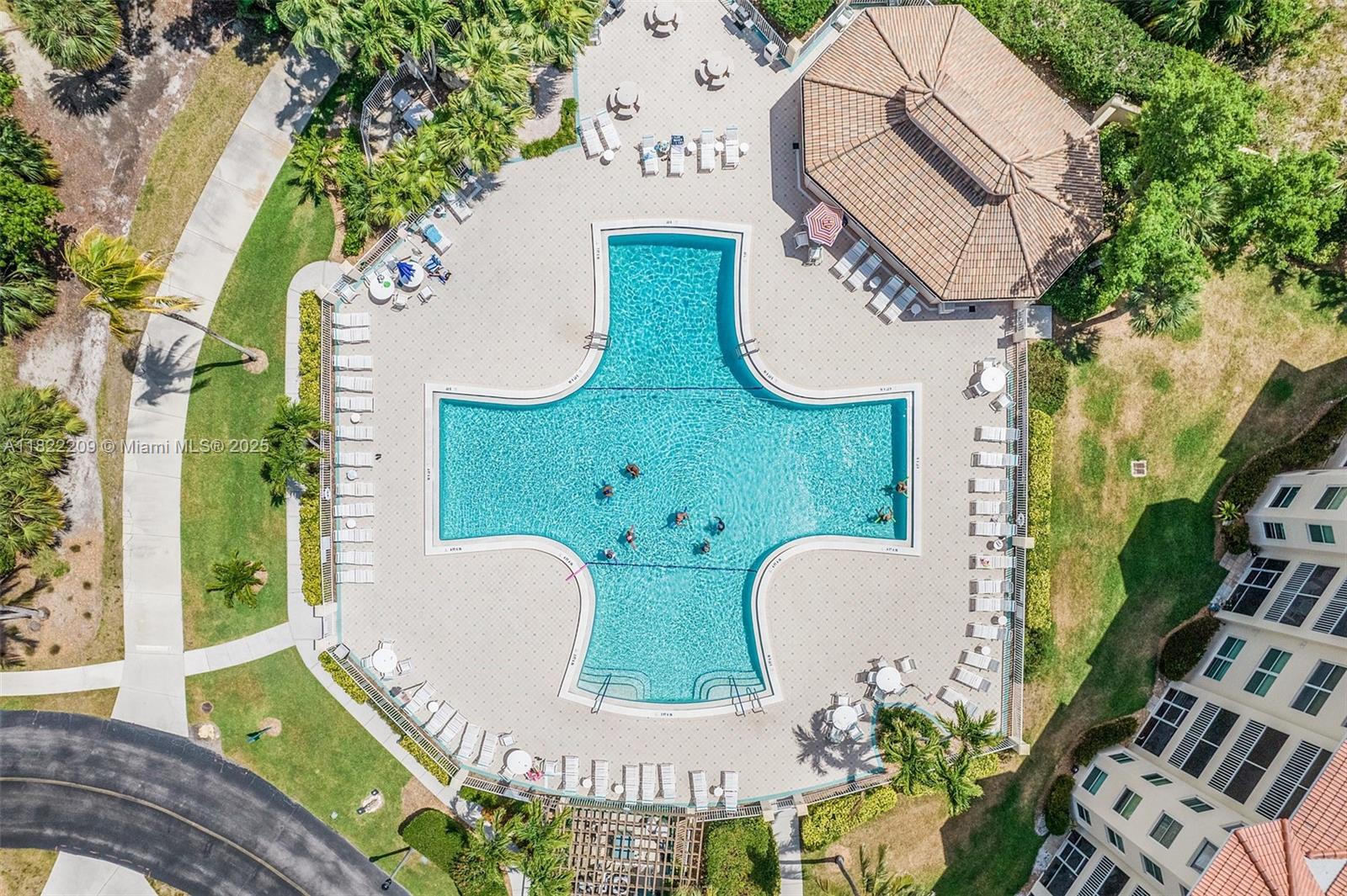 FAIRWAY VILLAS - Residential