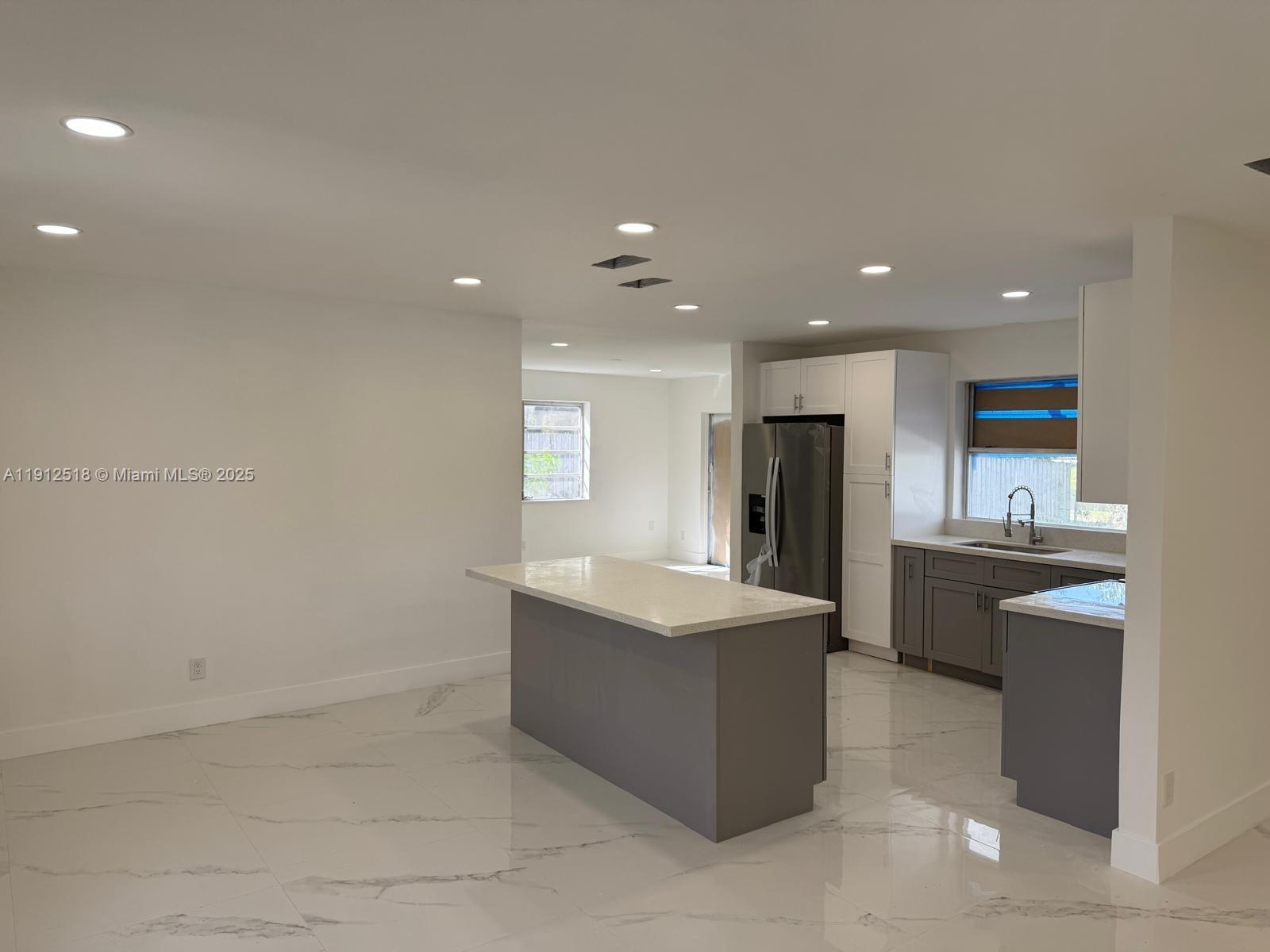 PASADENA LAKES WEST - Residential