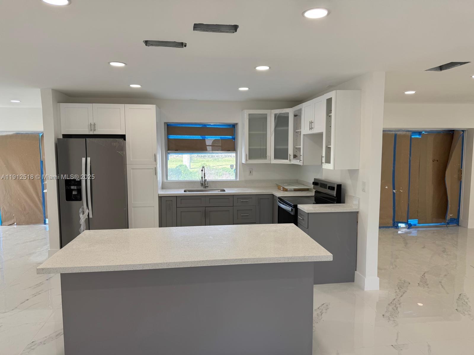 PASADENA LAKES WEST - Residential