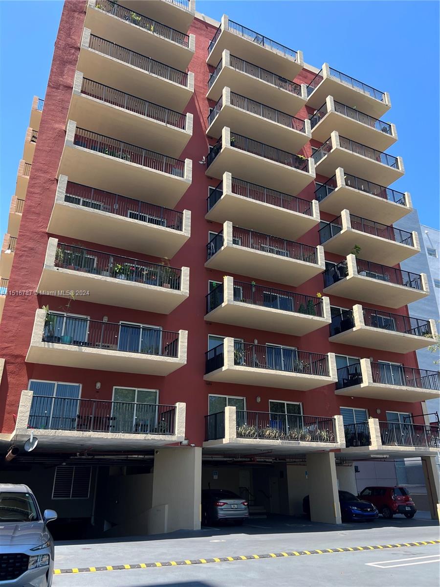 Beautifull Apartment!!!Perfect Location!!! Great condo in Emerald Plaza .The unit is tiled throughout. Washer/Dryer inside the unit for ultimate convenience. One assigned parking space. Rent includes Water, Garbage & Basic Cable. Freshly painted, super clean in excellent condition. Condo is close to Miracle Mile, Downtown, and Coral Gables. Plenty of local restaurants, shopping, and easy access to public transportation. Must See!