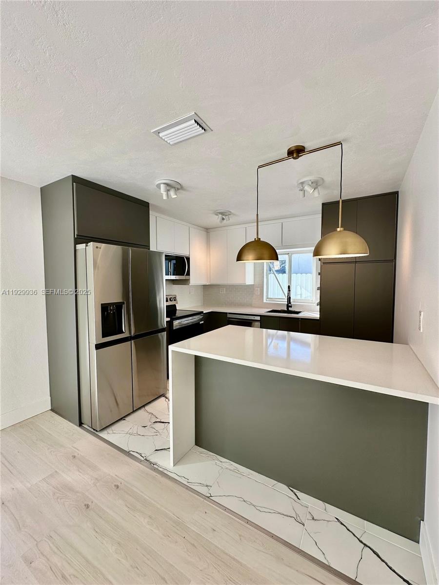 ACRES LAKE ESTATES - Residential