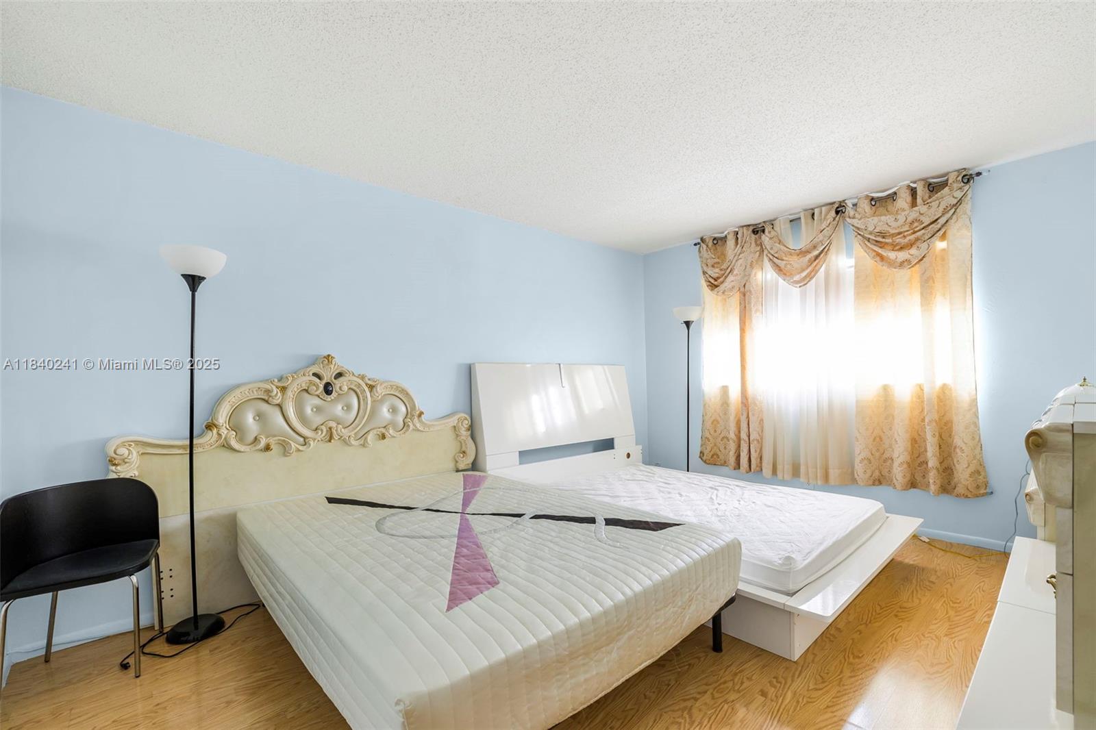 BEVERLY HILLS CONDO NUMBE - Residential