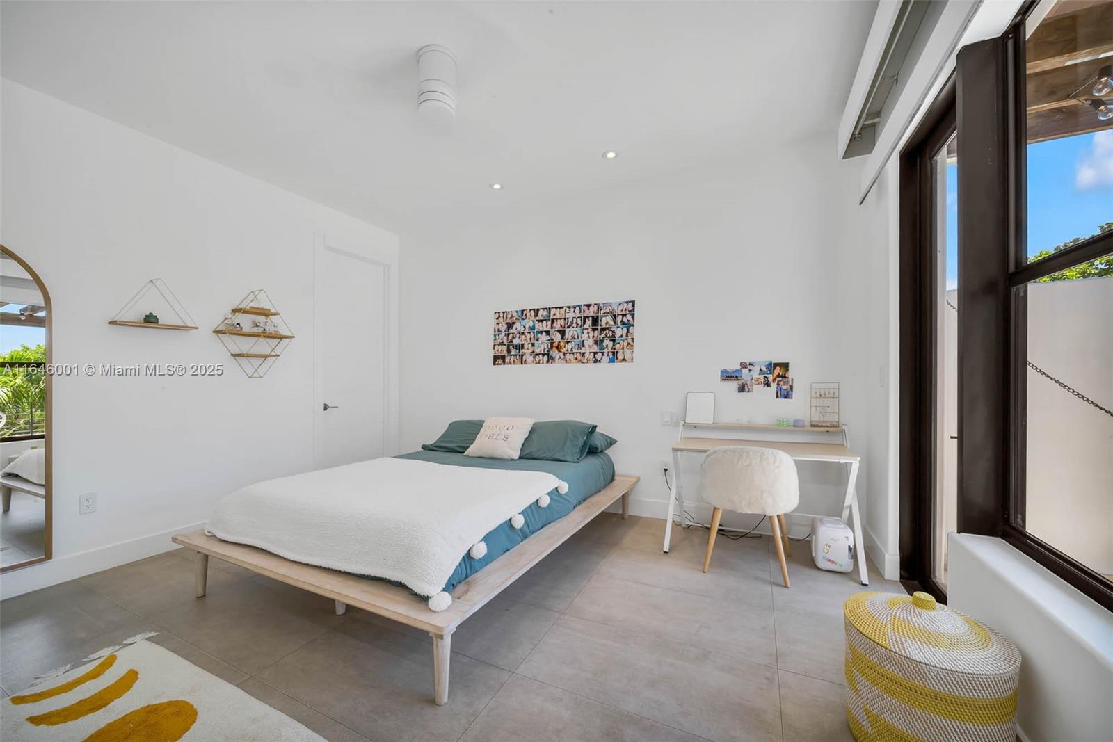 TROPICAL ISLE HOMES SUB - Residential