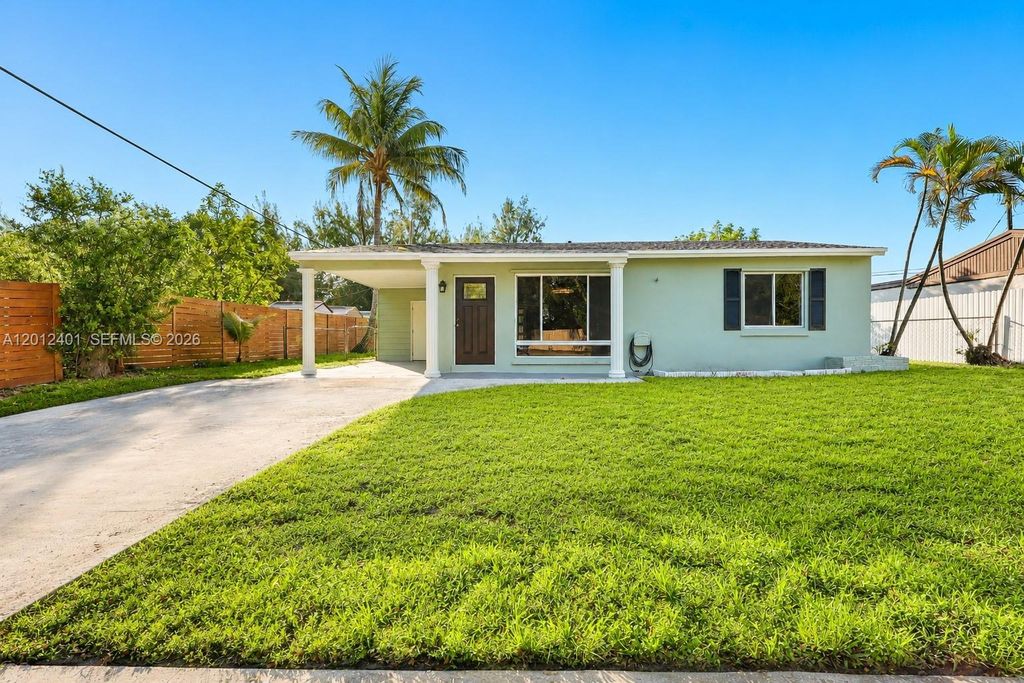 Photo of 1270 SW 47th Ave, Fort Lauderdale, FL 33317 (MLS # A12012401)