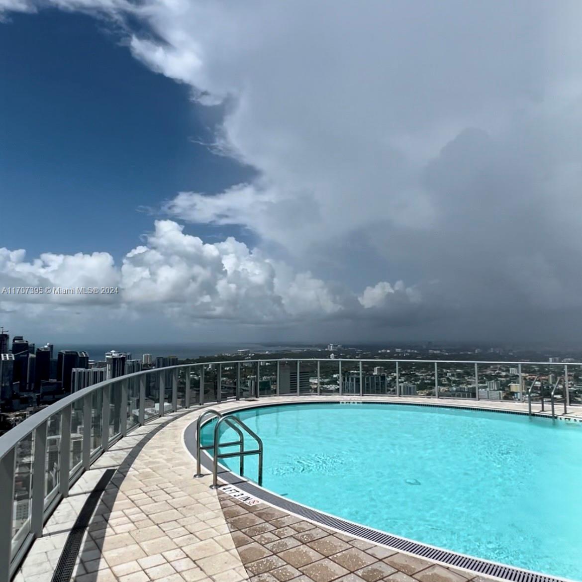 PARAMOUNT MIAMI WORLDCENTE - Residential