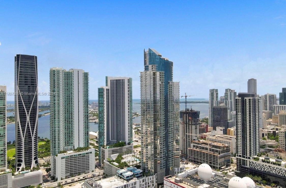 PARAMOUNT MIAMI WORLDCENTE - Residential