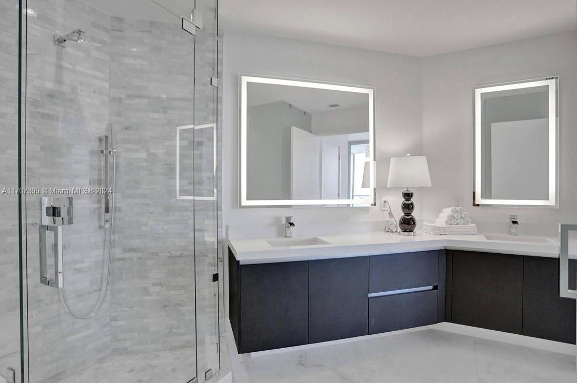 PARAMOUNT MIAMI WORLDCENTE - Residential