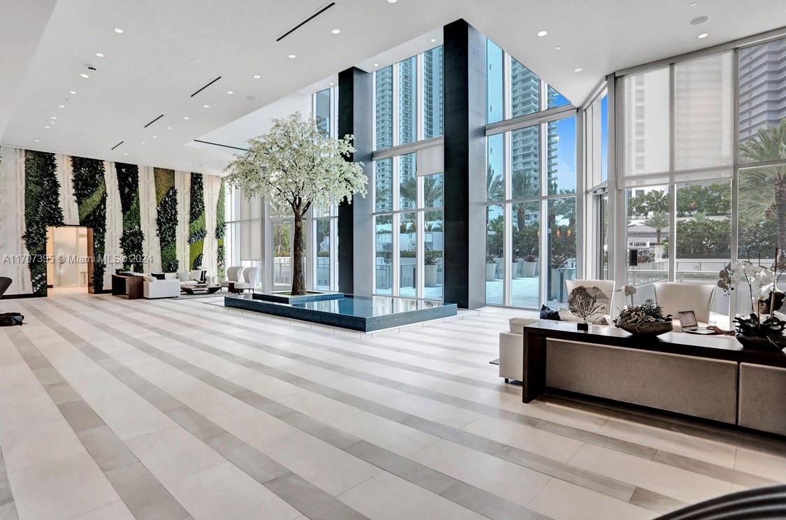 PARAMOUNT MIAMI WORLDCENTE - Residential