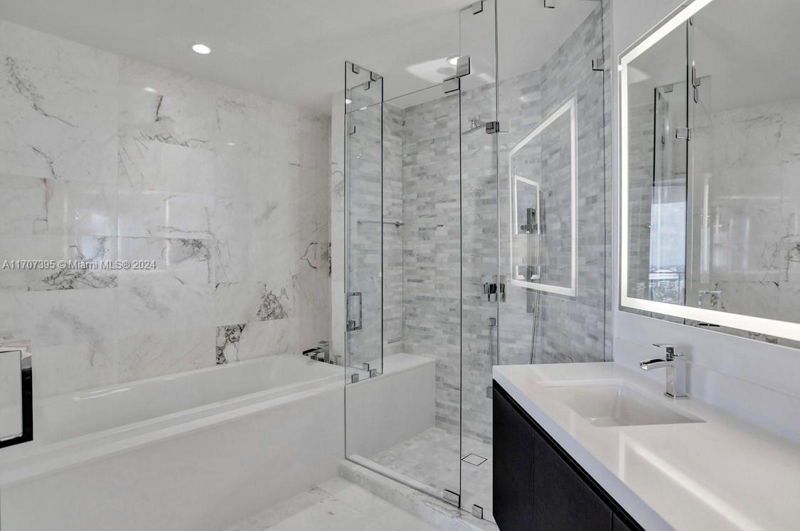 PARAMOUNT MIAMI WORLDCENTE - Residential
