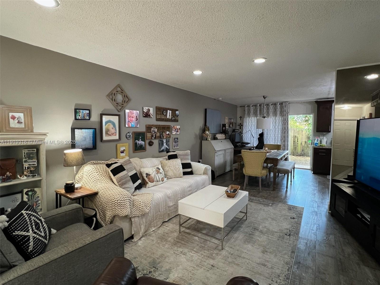 KENDALE LK TOWNHOUSE COND - Residential Lease