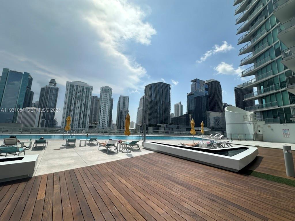 MINT CONDO - Residential