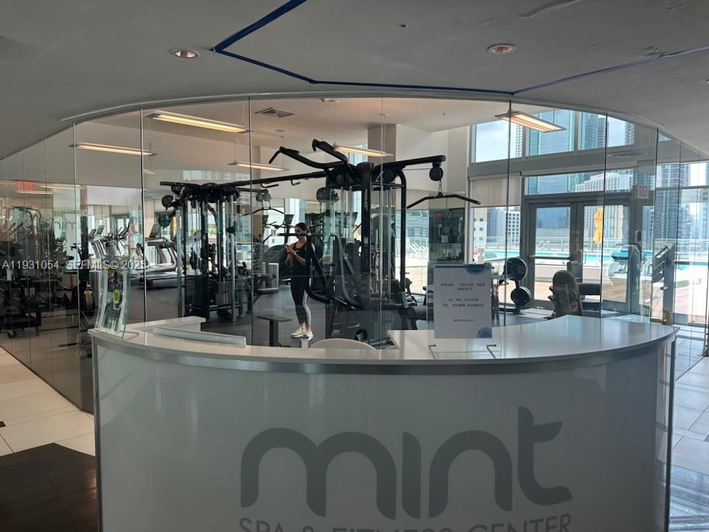 MINT CONDO - Residential