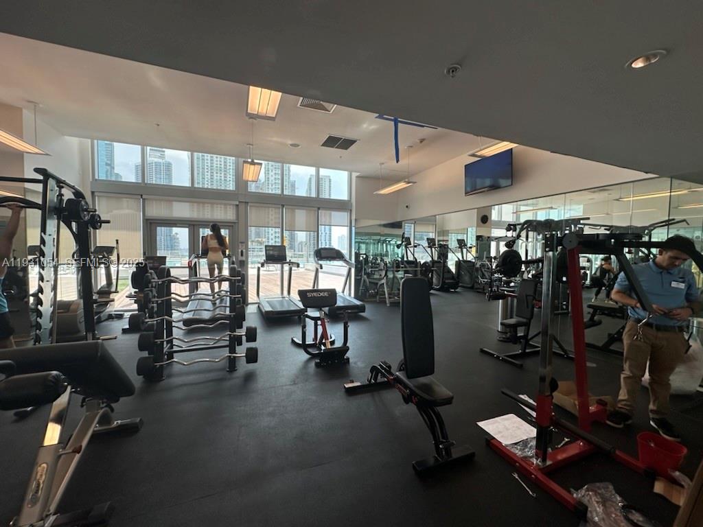 MINT CONDO - Residential