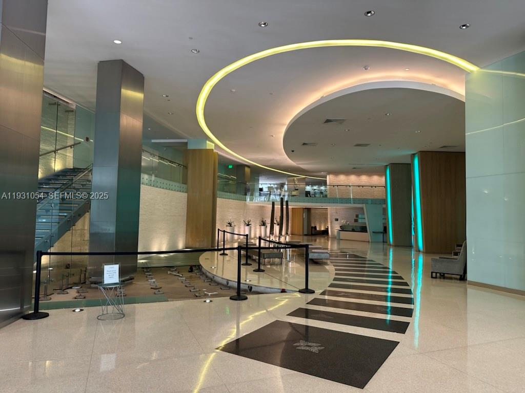 MINT CONDO - Residential