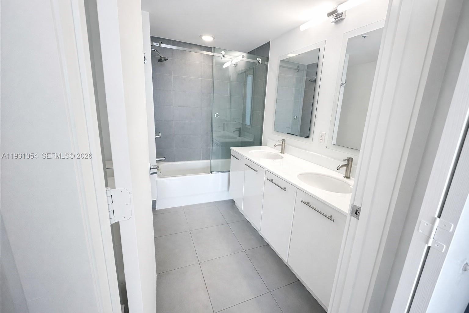 MINT CONDO - Residential