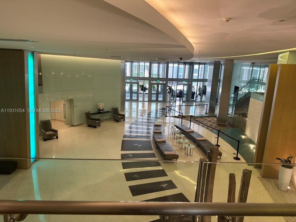 MINT CONDO - Residential