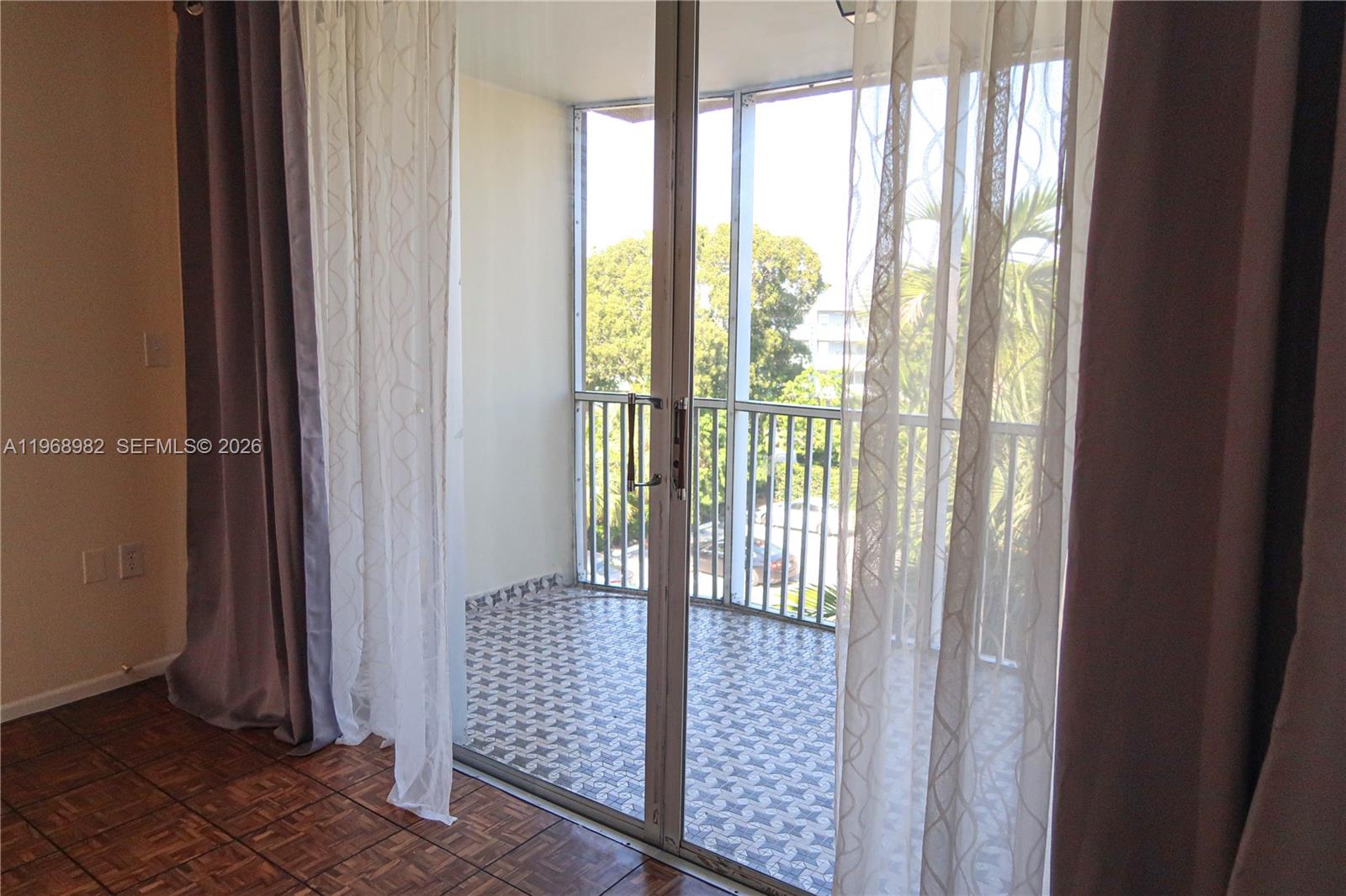 JADE WINDS GROUP BAMBOO G - Residential